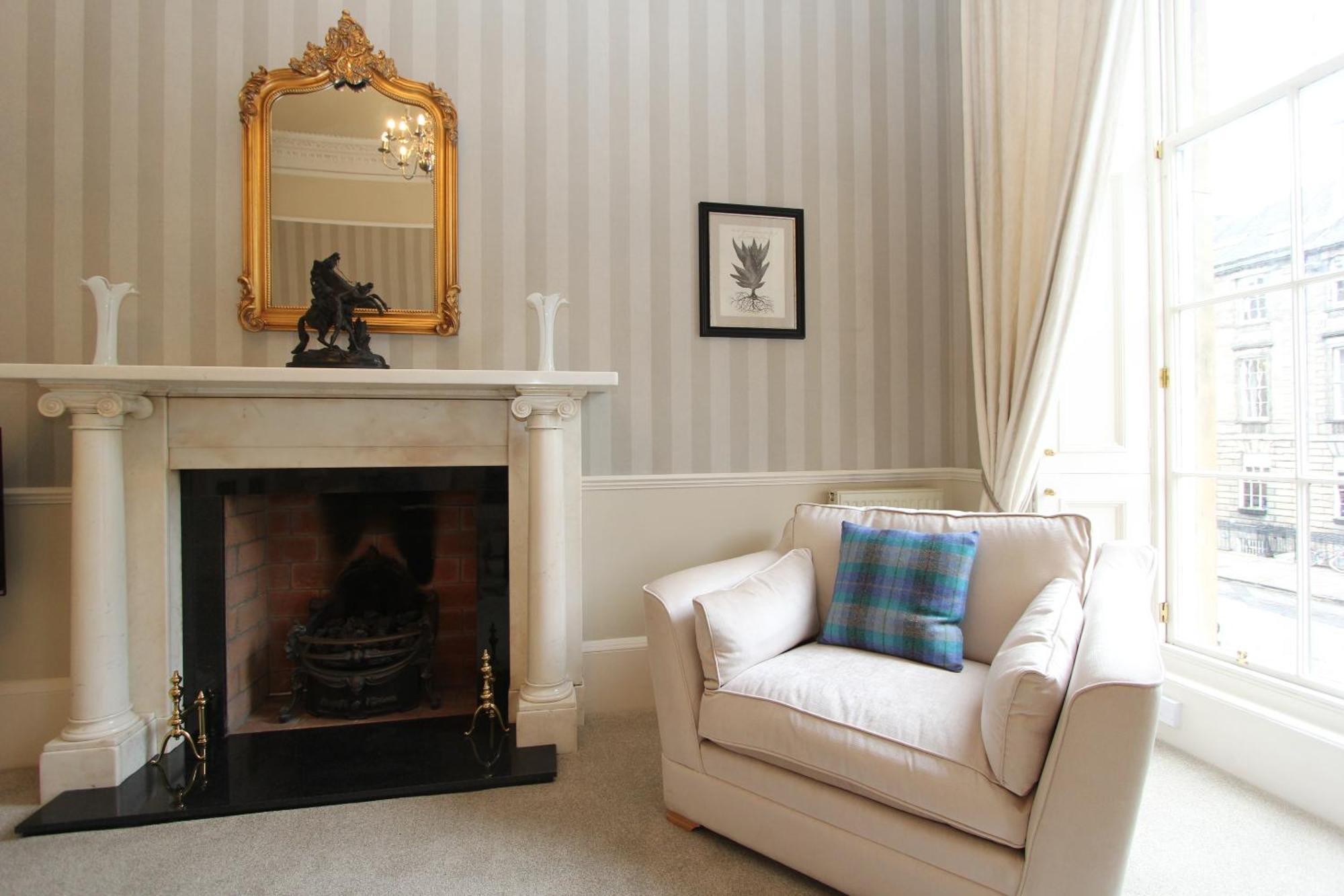 Escape To Edinburgh @ Albyn Place Extérieur photo
